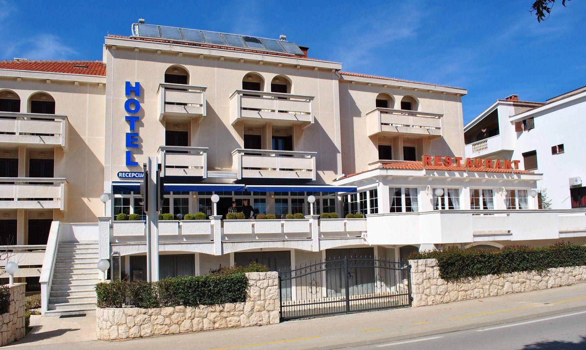 Hotel Mediteran Zara Esterno foto